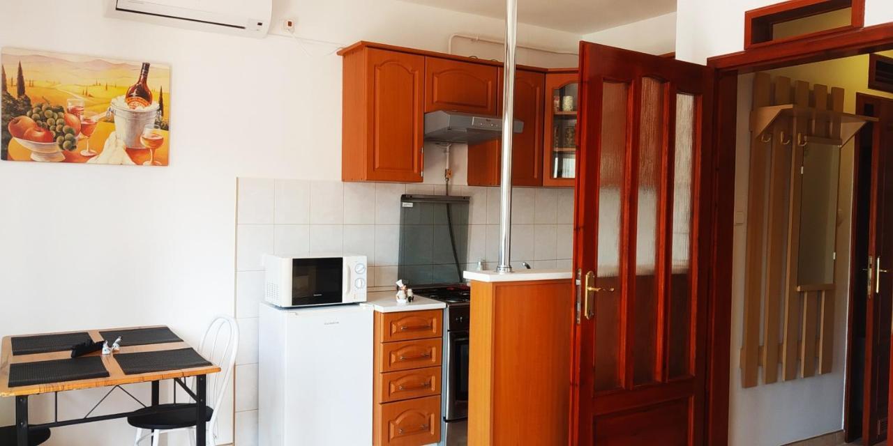 Hellasz Apartman Дьюла Экстерьер фото