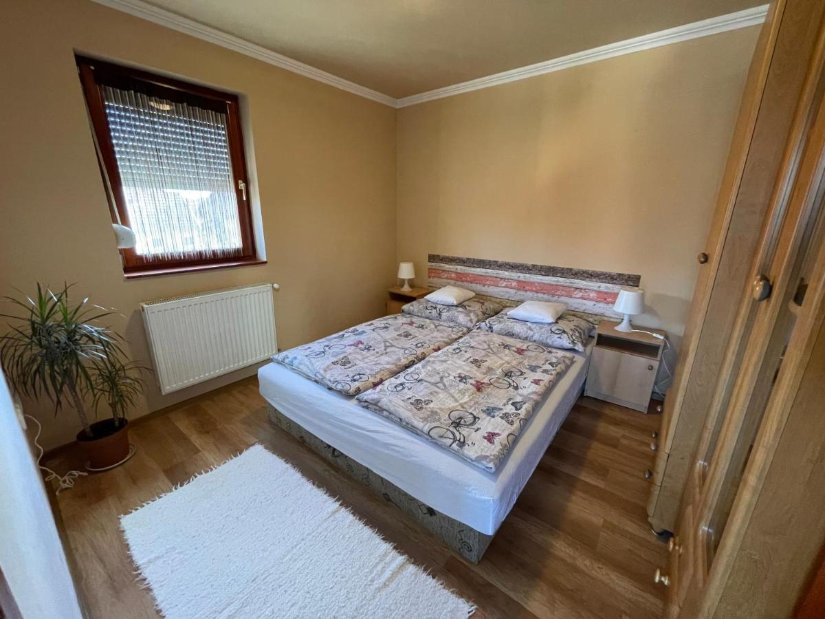 Hellasz Apartman Дьюла Экстерьер фото