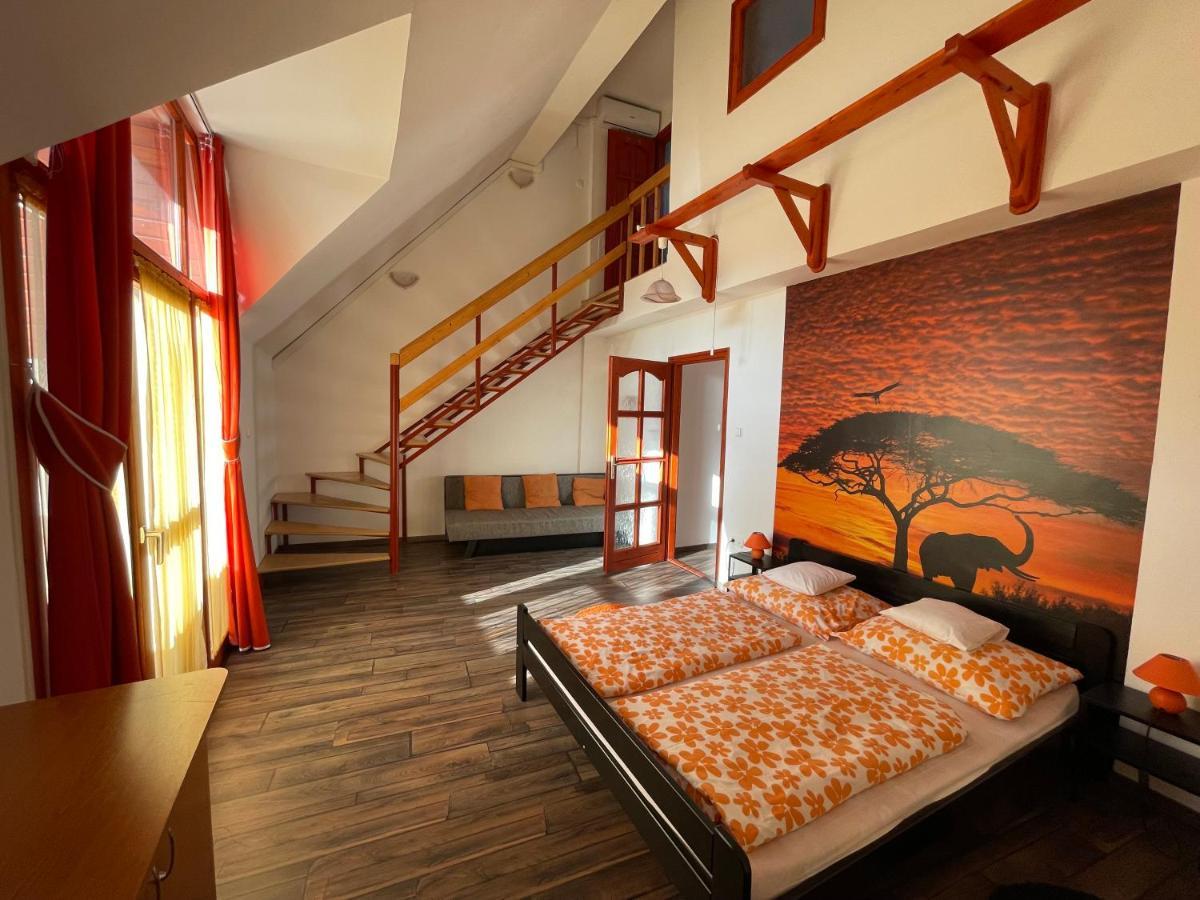 Hellasz Apartman Дьюла Экстерьер фото
