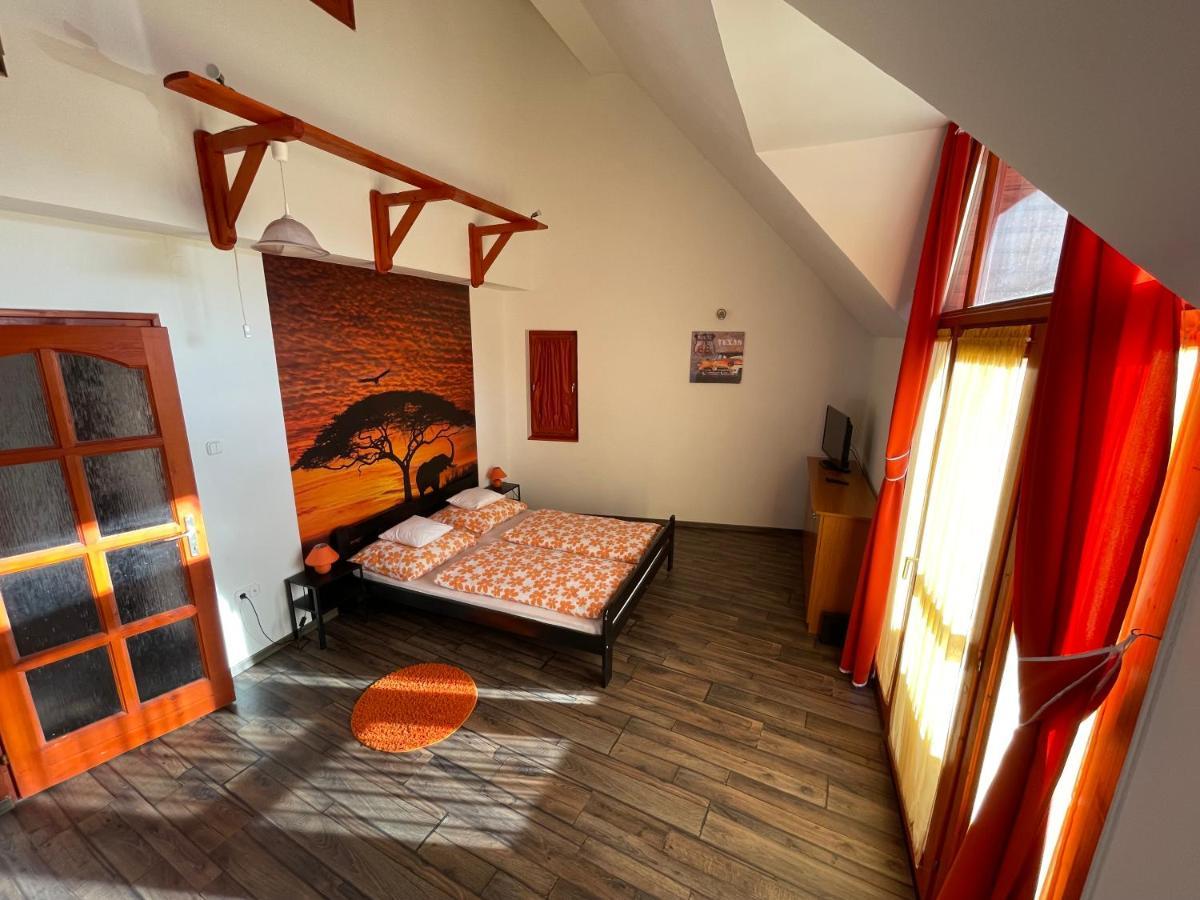 Hellasz Apartman Дьюла Экстерьер фото