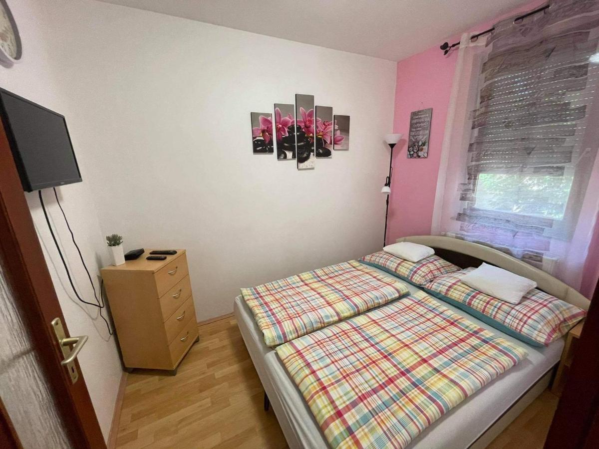 Hellasz Apartman Дьюла Экстерьер фото